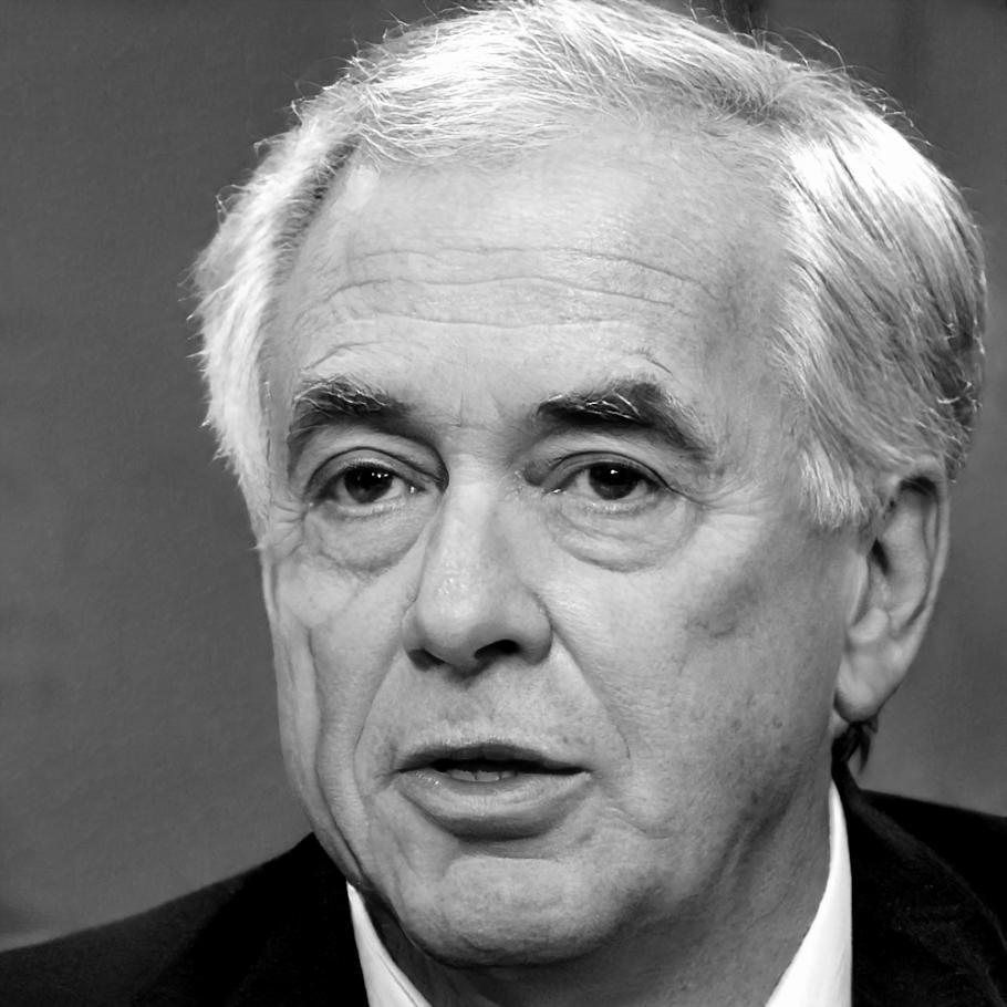 Retrato profesional de Héctor Zamalloa, instructor especializado en estrategia de capital semilla